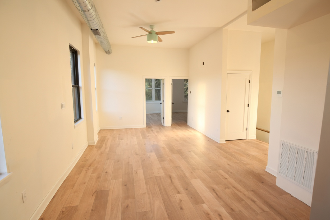 1077 W Polk St #2 - Photo 7 of 22