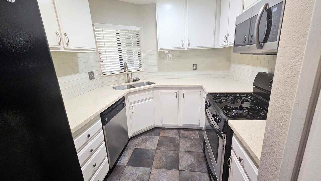 79 Brownfield Ln - Photo 4 of 19