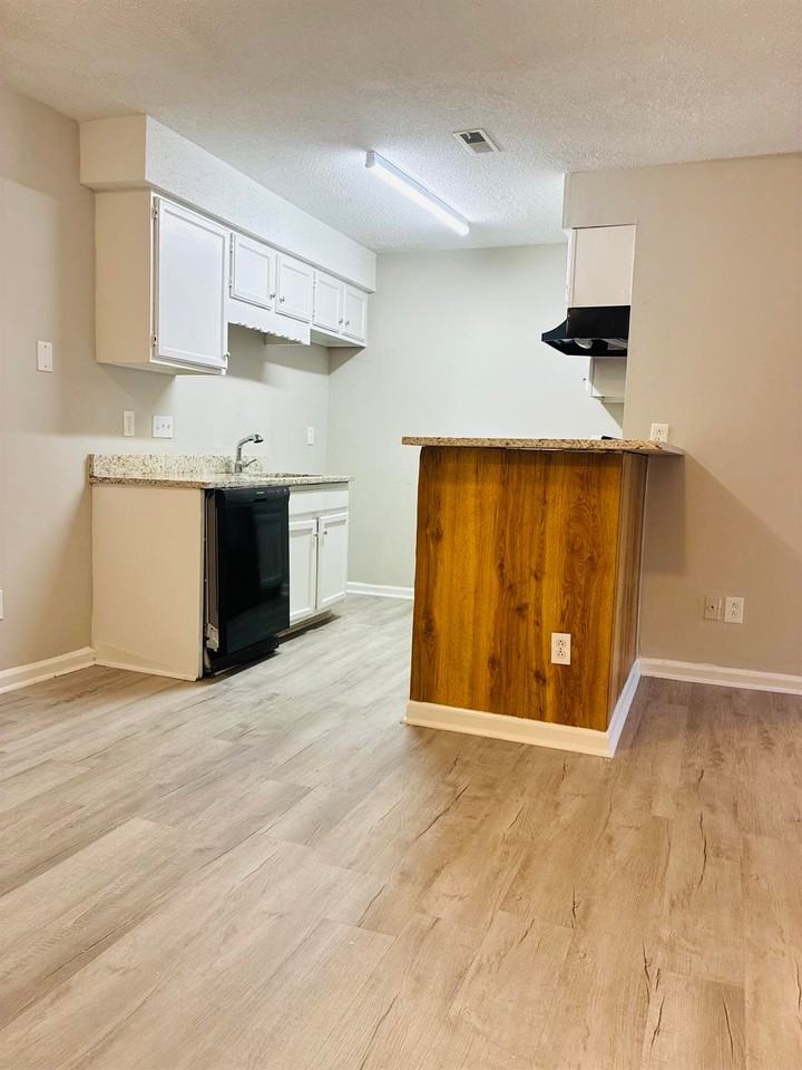 11301 Johnston Rd - Photo 3 of 16