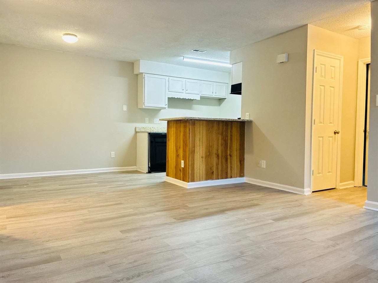 11301 Johnston Rd - Photo 4 of 16
