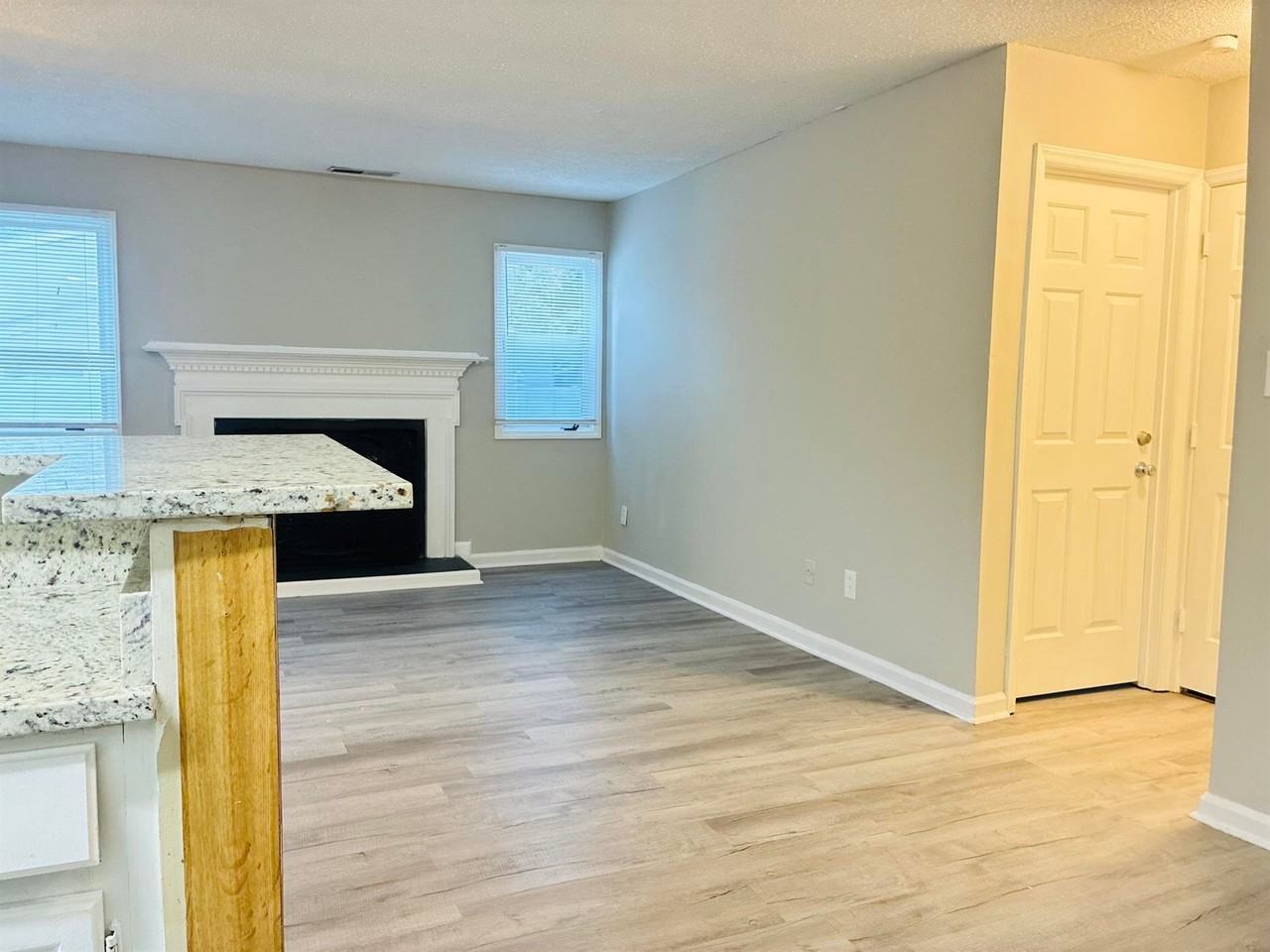 11301 Johnston Rd - Photo 5 of 16