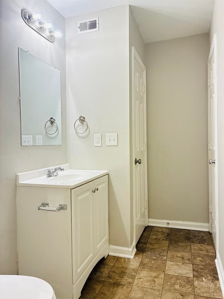 11301 Johnston Rd - Photo 7 of 16