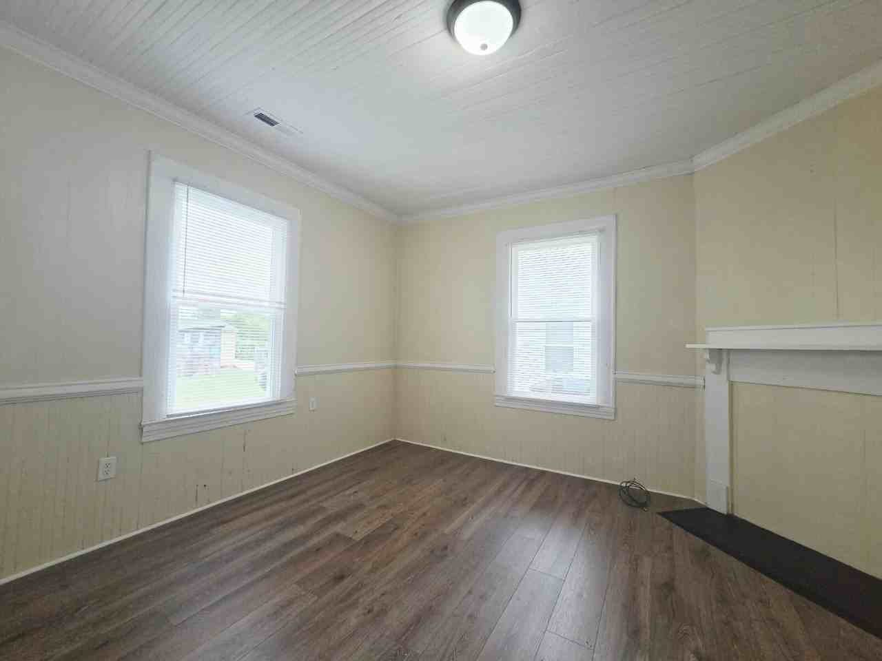 712 Douglas St - Photo 3 of 15