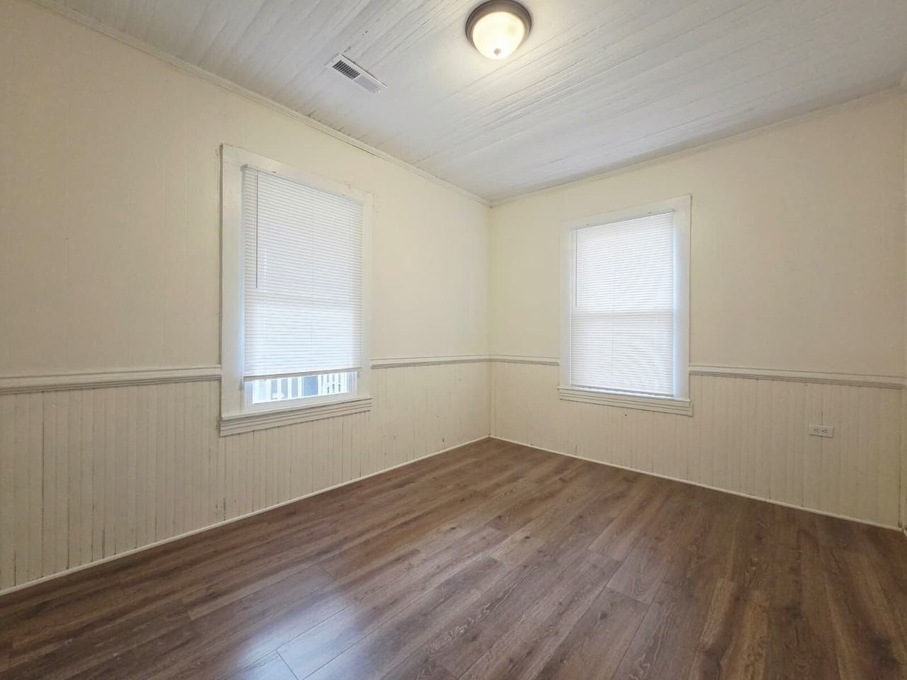 712 Douglas St - Photo 7 of 15