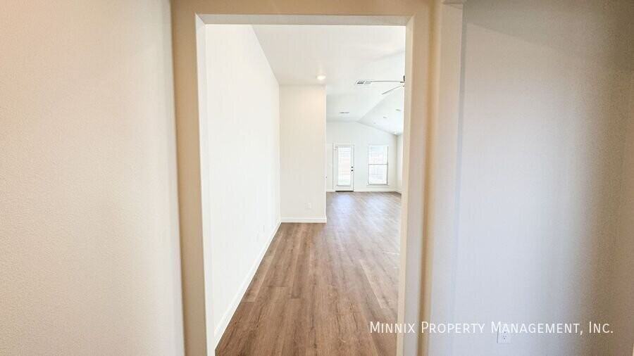 2131 Langford Ave - Photo 3 of 23