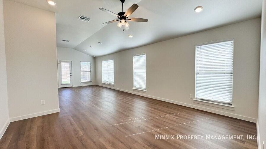 2131 Langford Ave - Photo 4 of 23