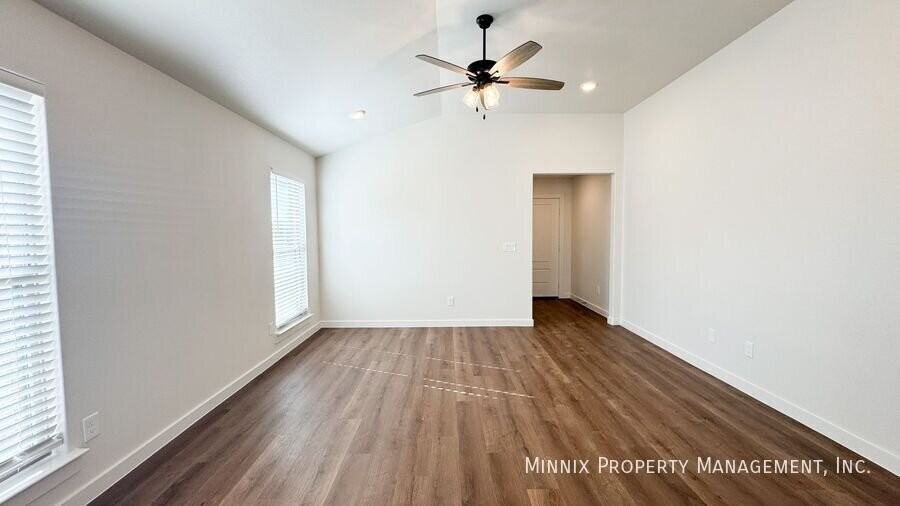 2131 Langford Ave - Photo 7 of 23