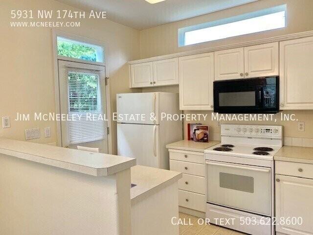 5931 Nw 174th Ave - Photo 5 of 24