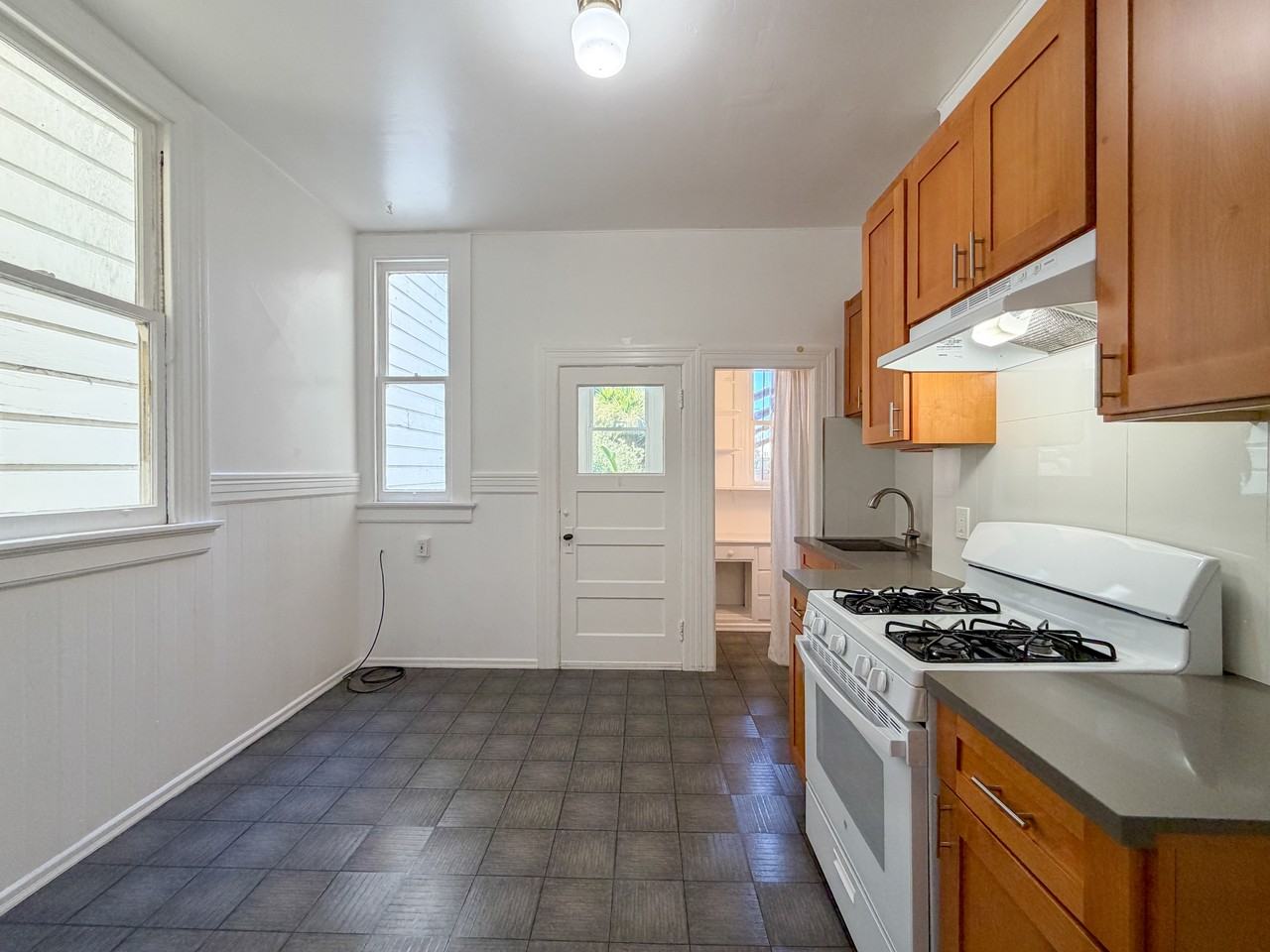 1227 Masonic Ave #1A - Photo 2 of 8
