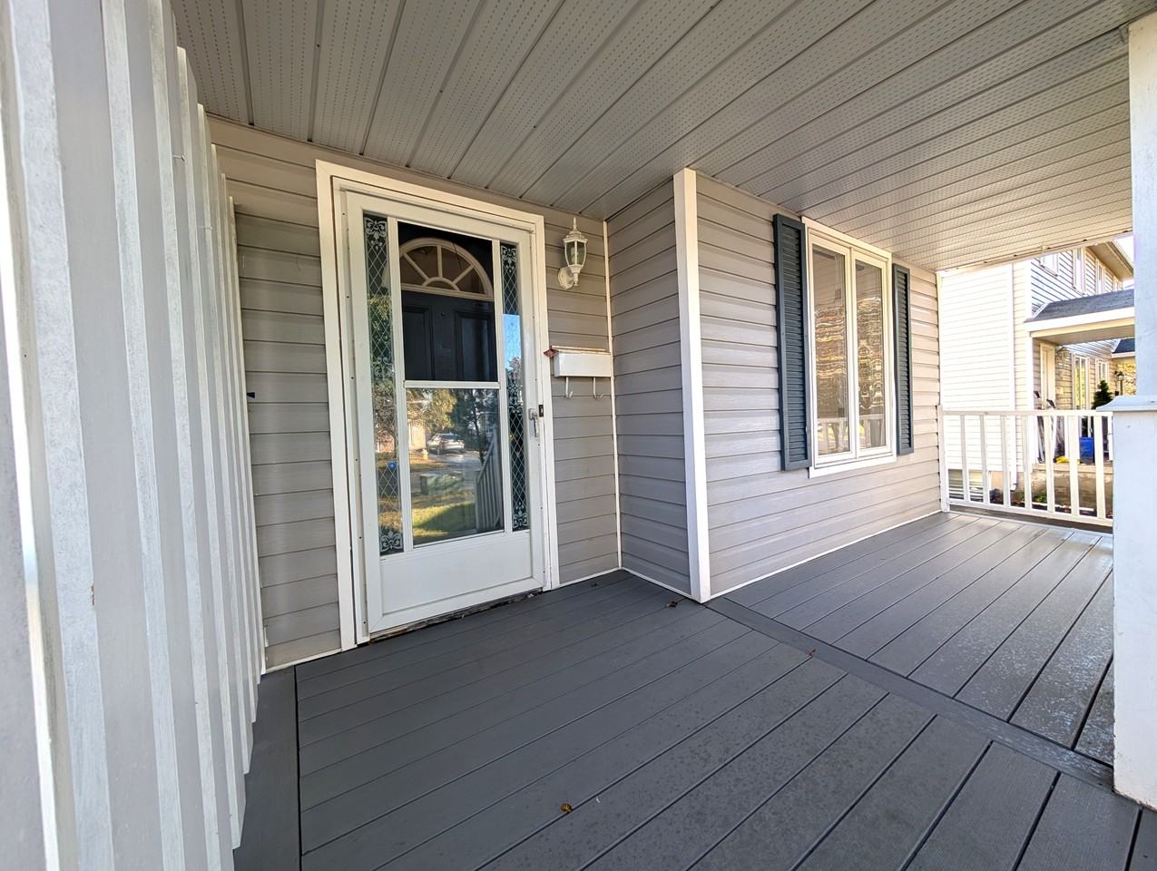 487 Grandtrunk Ave - Photo 2 of 16