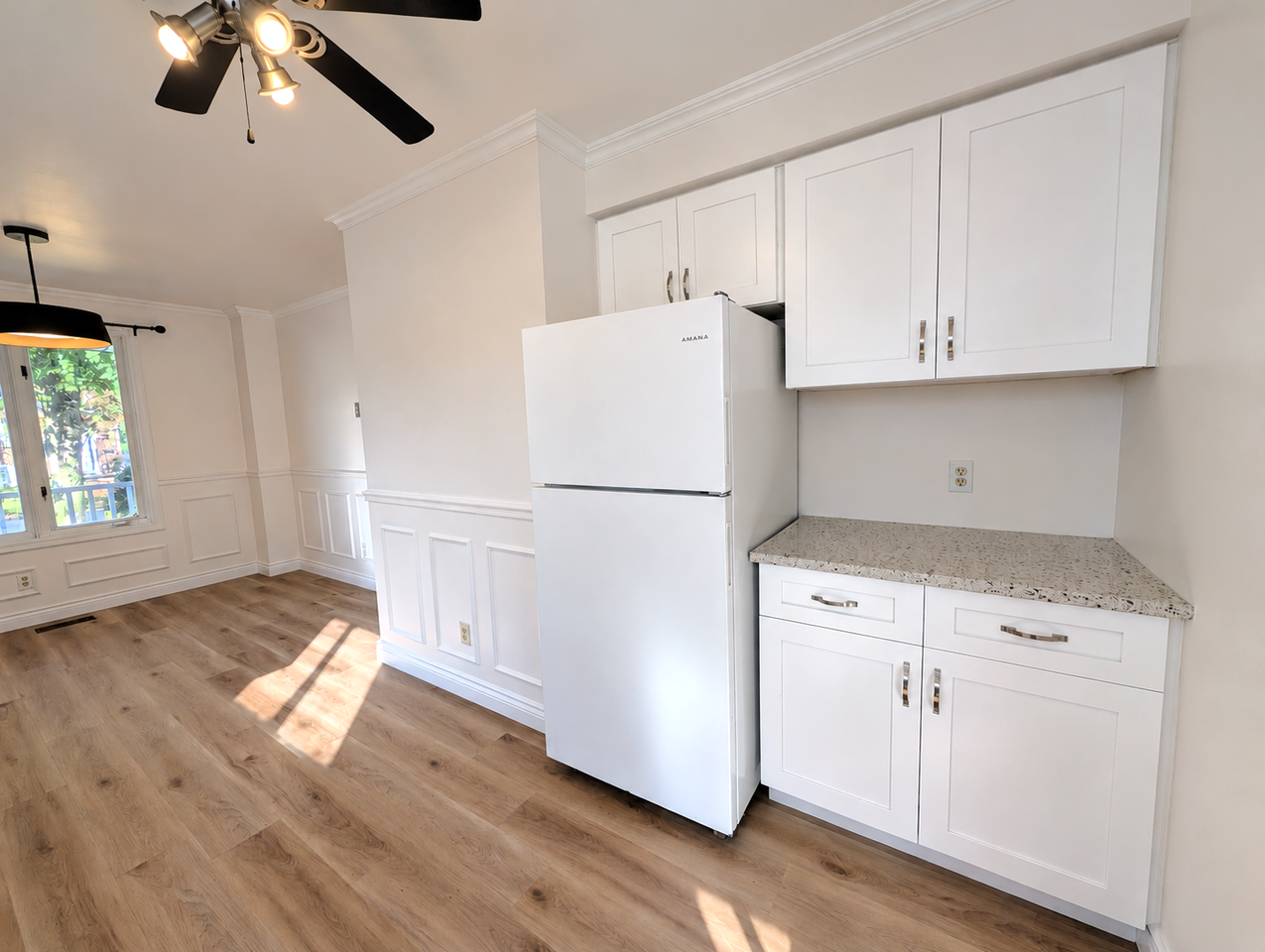 487 Grandtrunk Ave - Photo 3 of 16