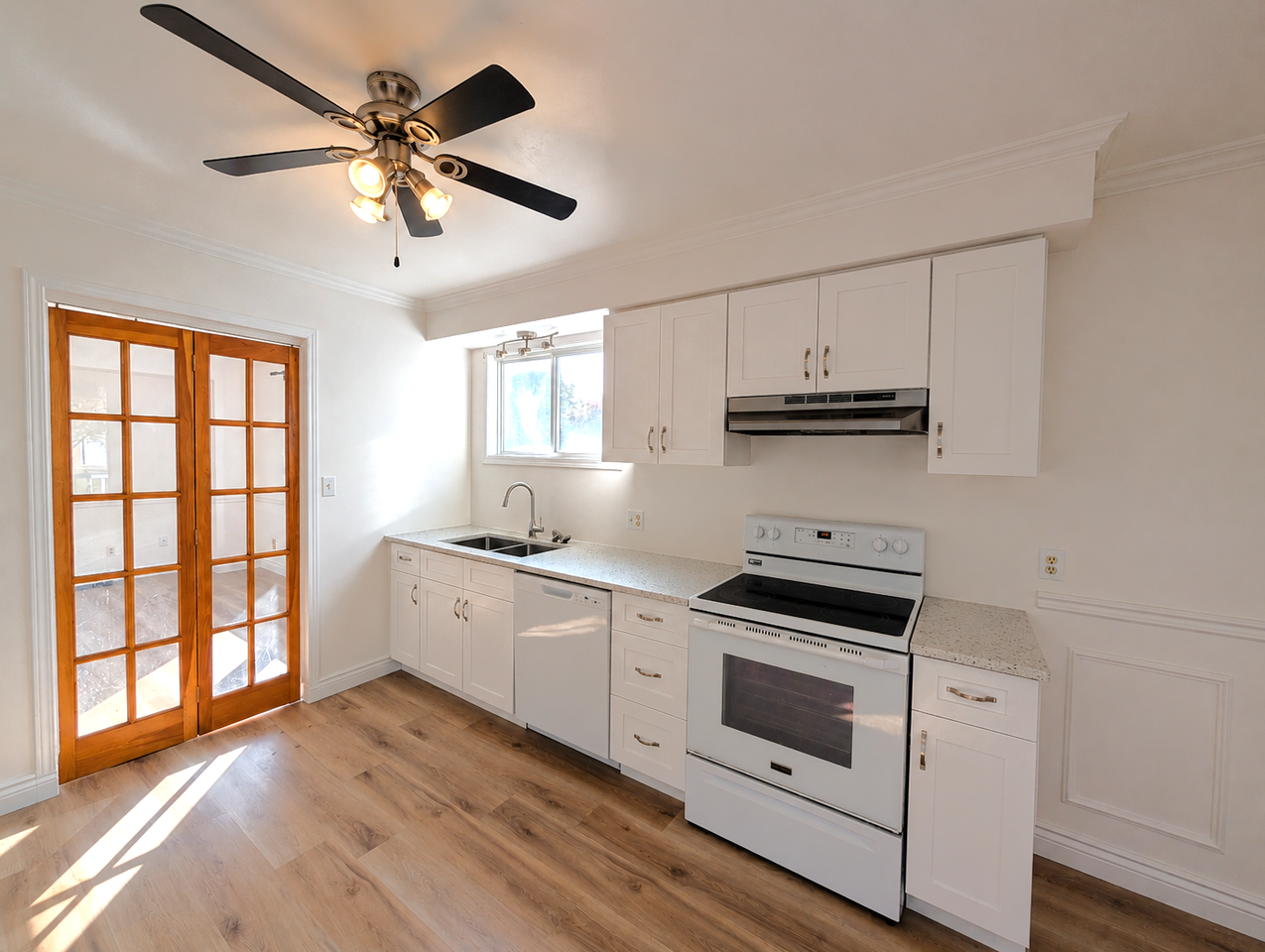 487 Grandtrunk Ave - Photo 4 of 16