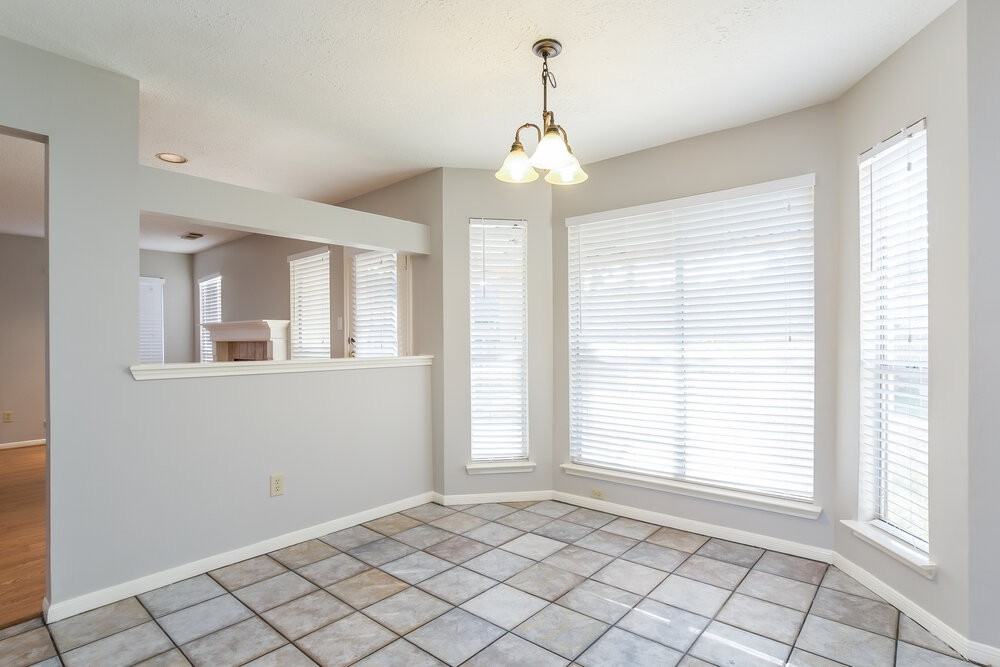 21311 Deerhaven Dr - Photo 4 of 15