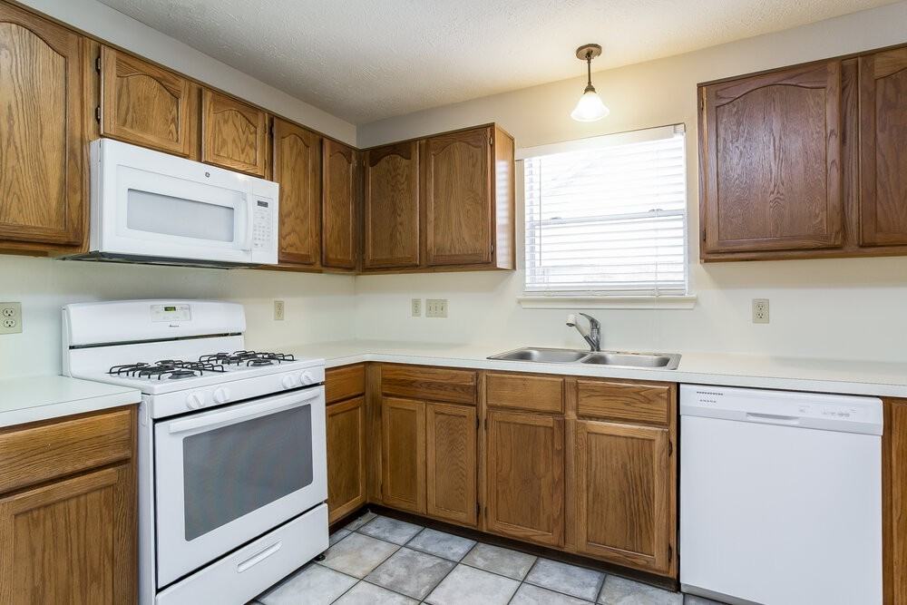 21311 Deerhaven Dr - Photo 5 of 15