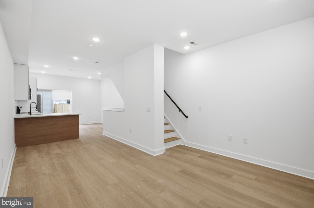 1020 W Orleans St - Photo 4 of 26