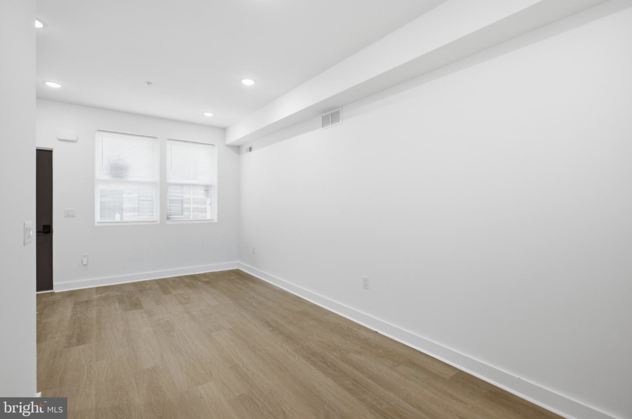 1020 W Orleans St - Photo 5 of 26