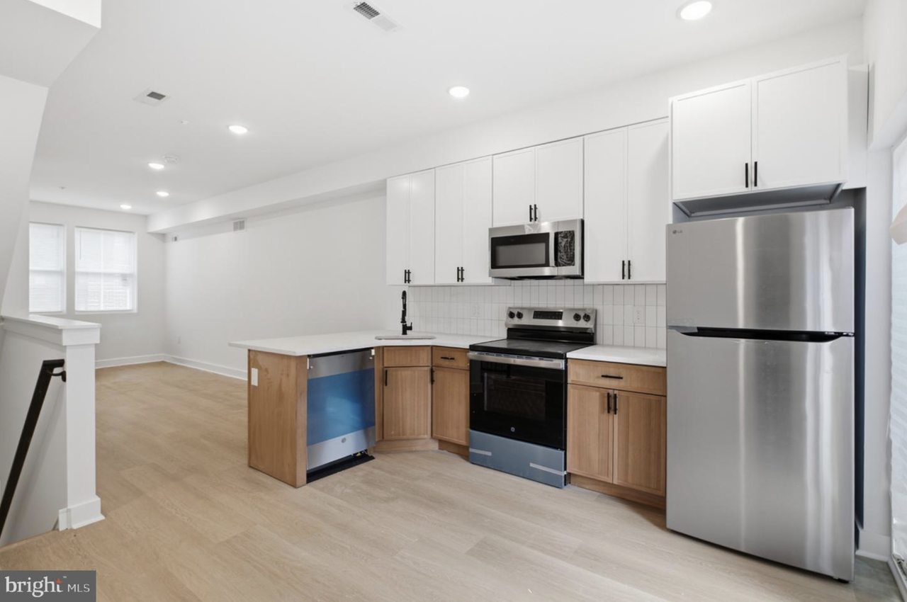 1020 W Orleans St - Photo 6 of 26