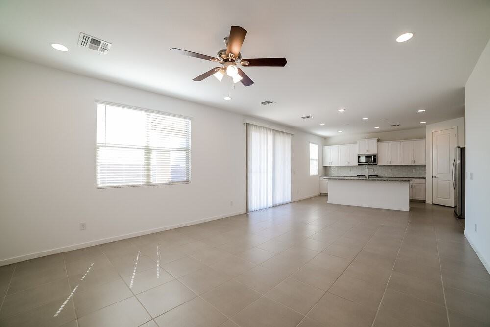 5625 W Rainwater Dr - Photo 4 of 17