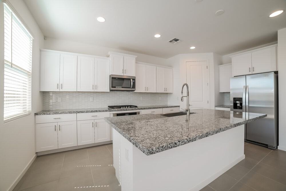 5625 W Rainwater Dr - Photo 5 of 17