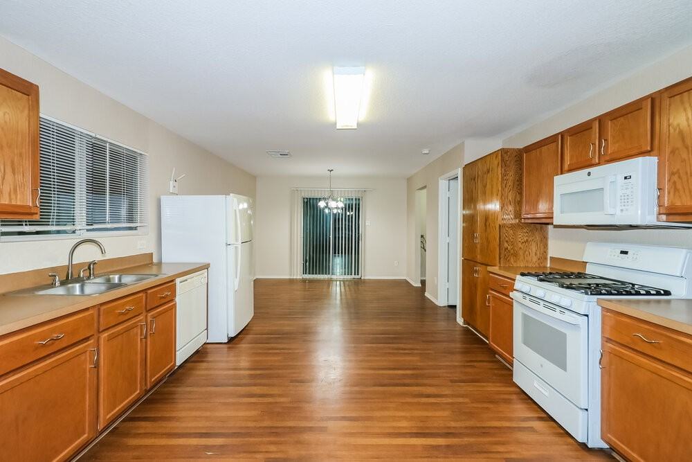 12806 Blue Timbers Ct - Photo 7 of 16