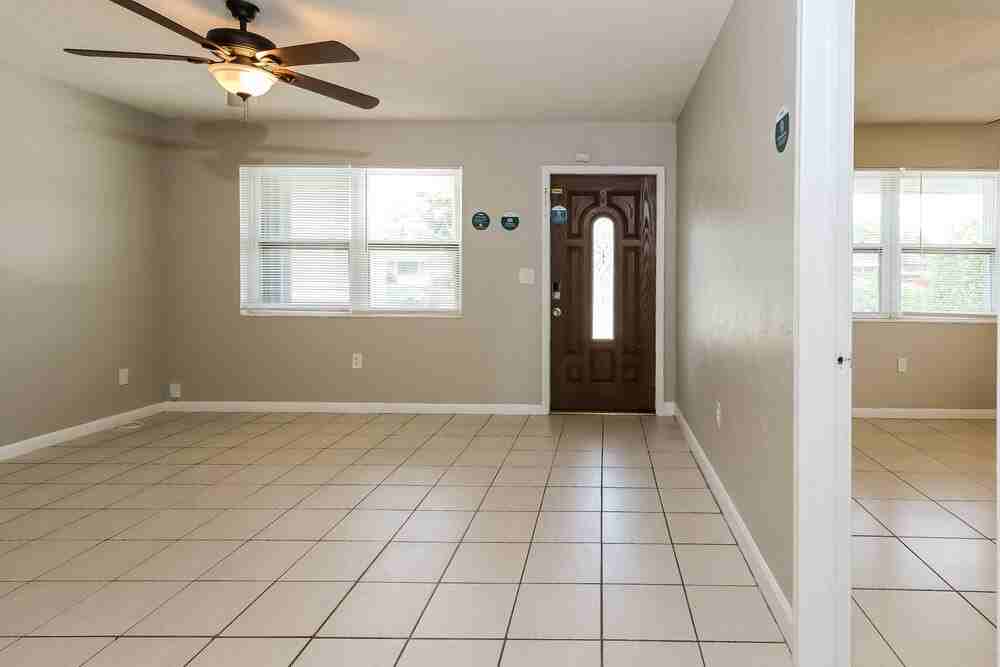 300 Cherry St - Photo 5 of 16