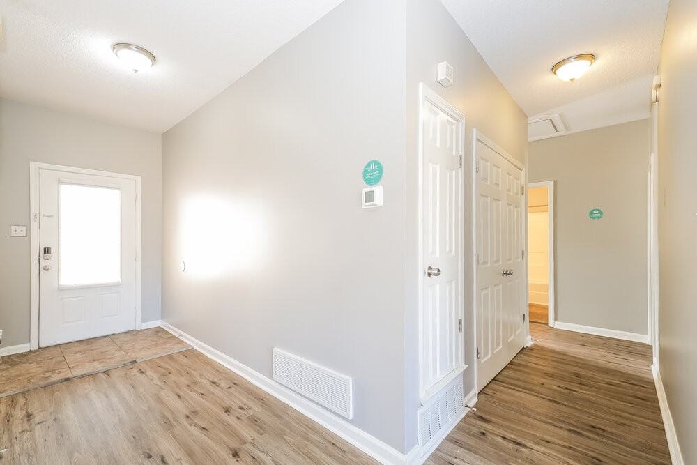 4516 Lindawood Ln - Photo 3 of 16