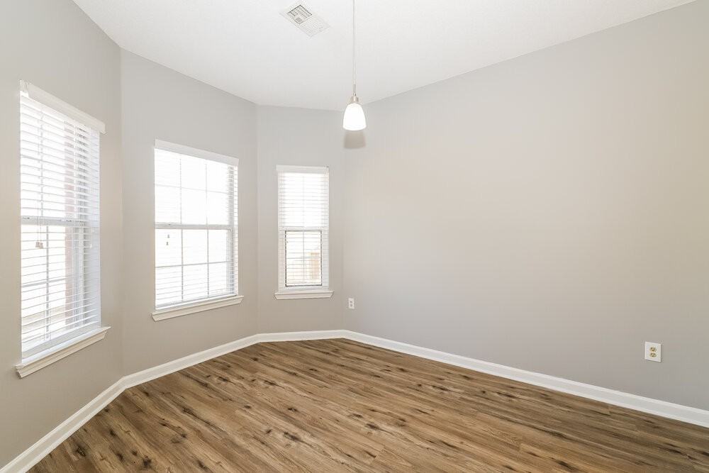 4516 Lindawood Ln - Photo 6 of 16