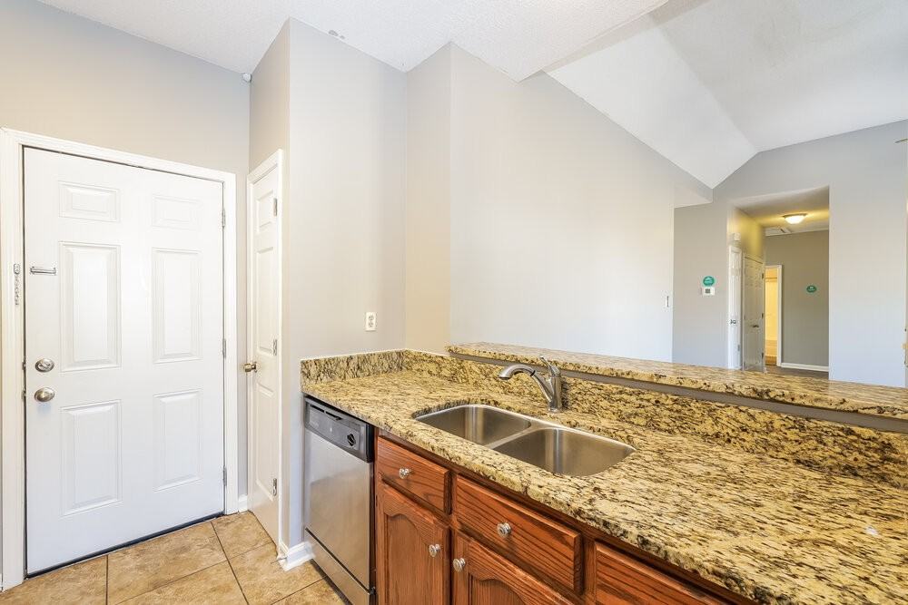 4516 Lindawood Ln - Photo 7 of 16
