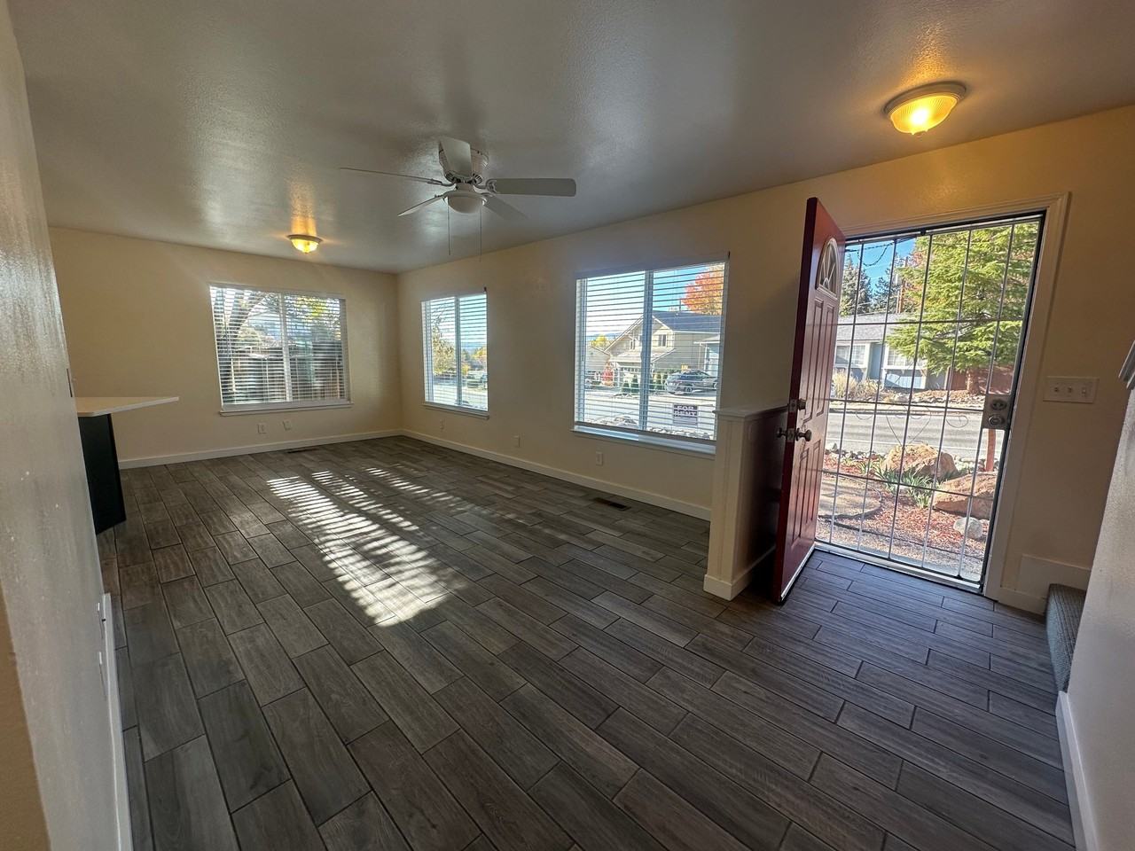 2340 Keystone Ave - Photo 4 of 21