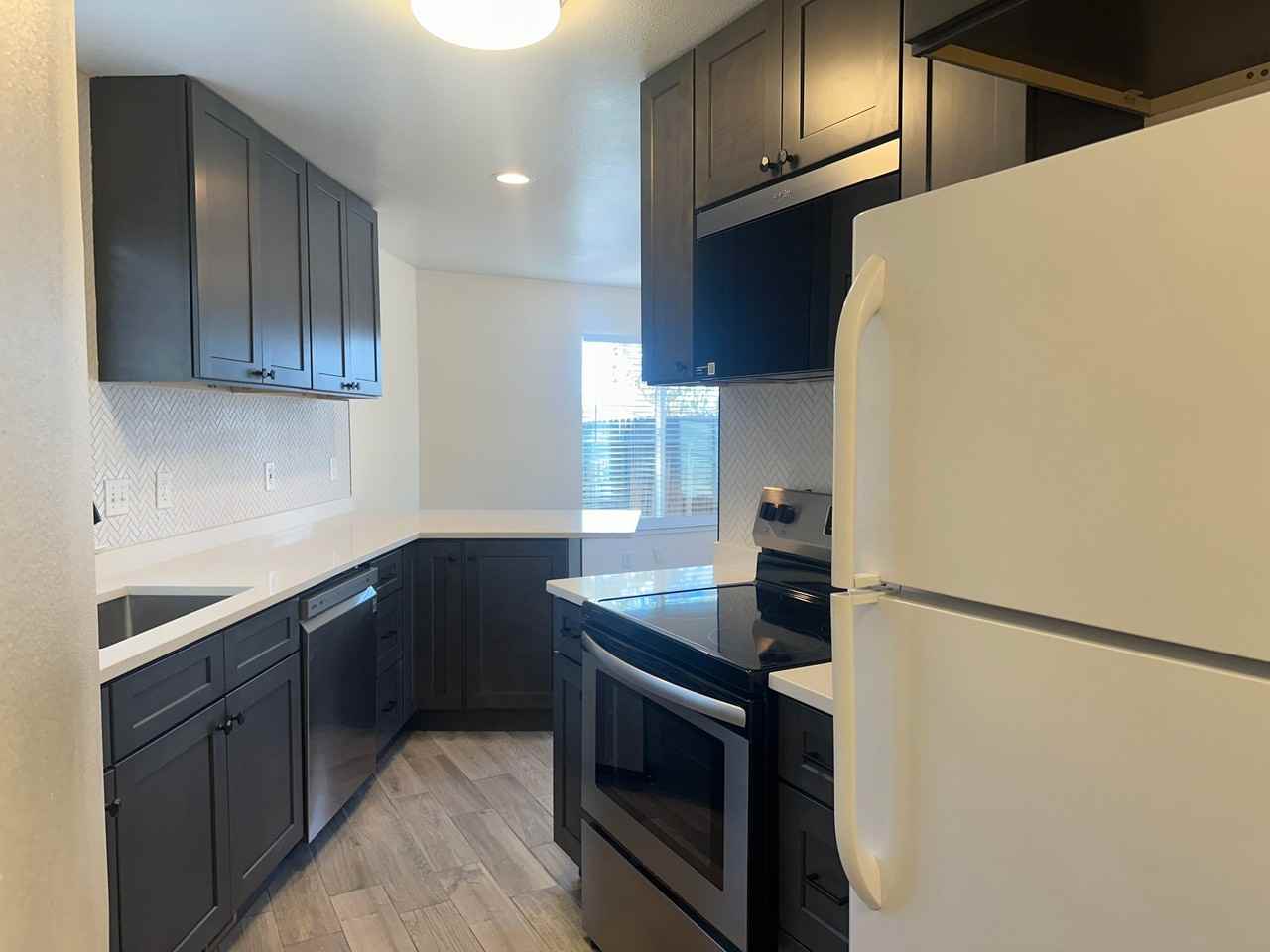 2340 Keystone Ave - Photo 7 of 21