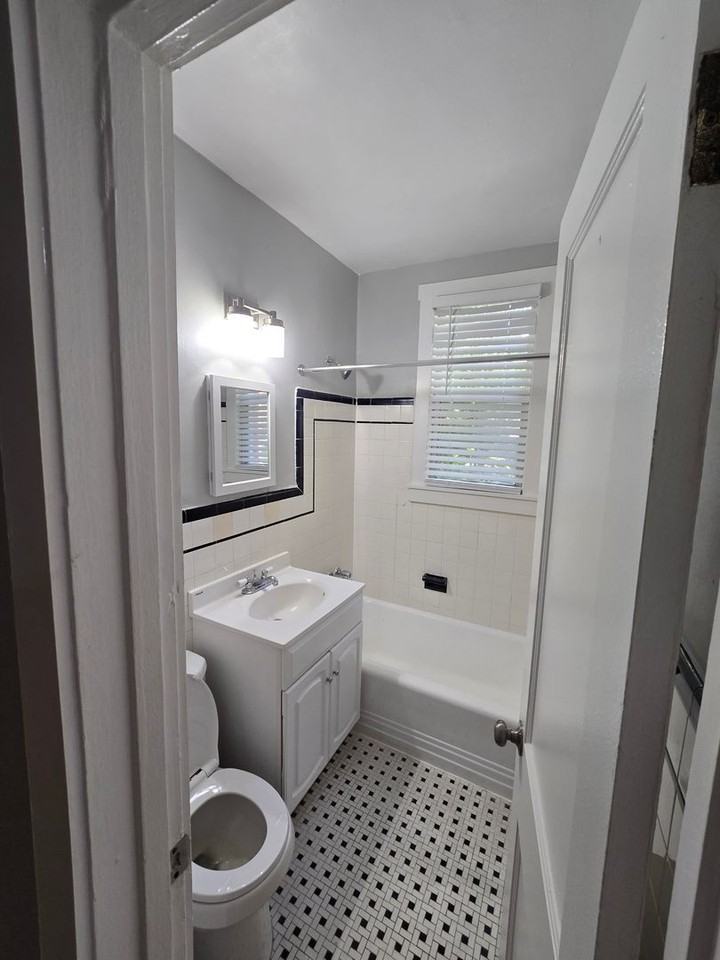4021 Benton St., NW - Photo 7 of 26