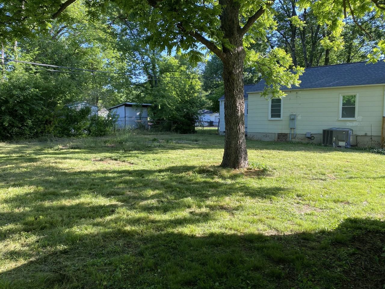 877 Mcnair St - Photo 2 of 3