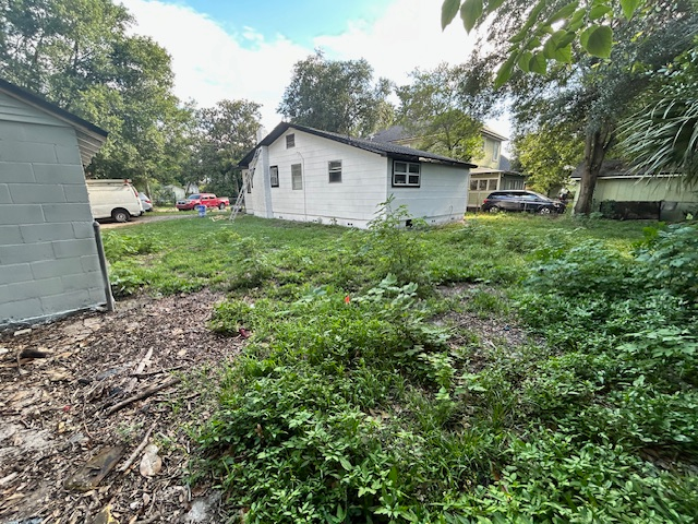 1441 E 14th St - Photo 5 of 41