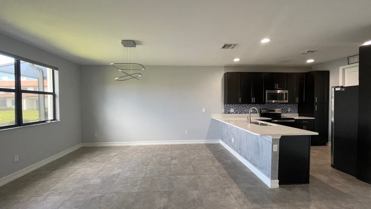 7860 Bristol Cir - Photo 7 of 13