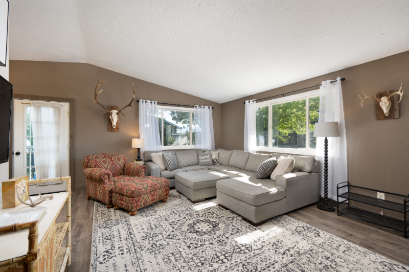 105 N Grogan St - Photo 5 of 19