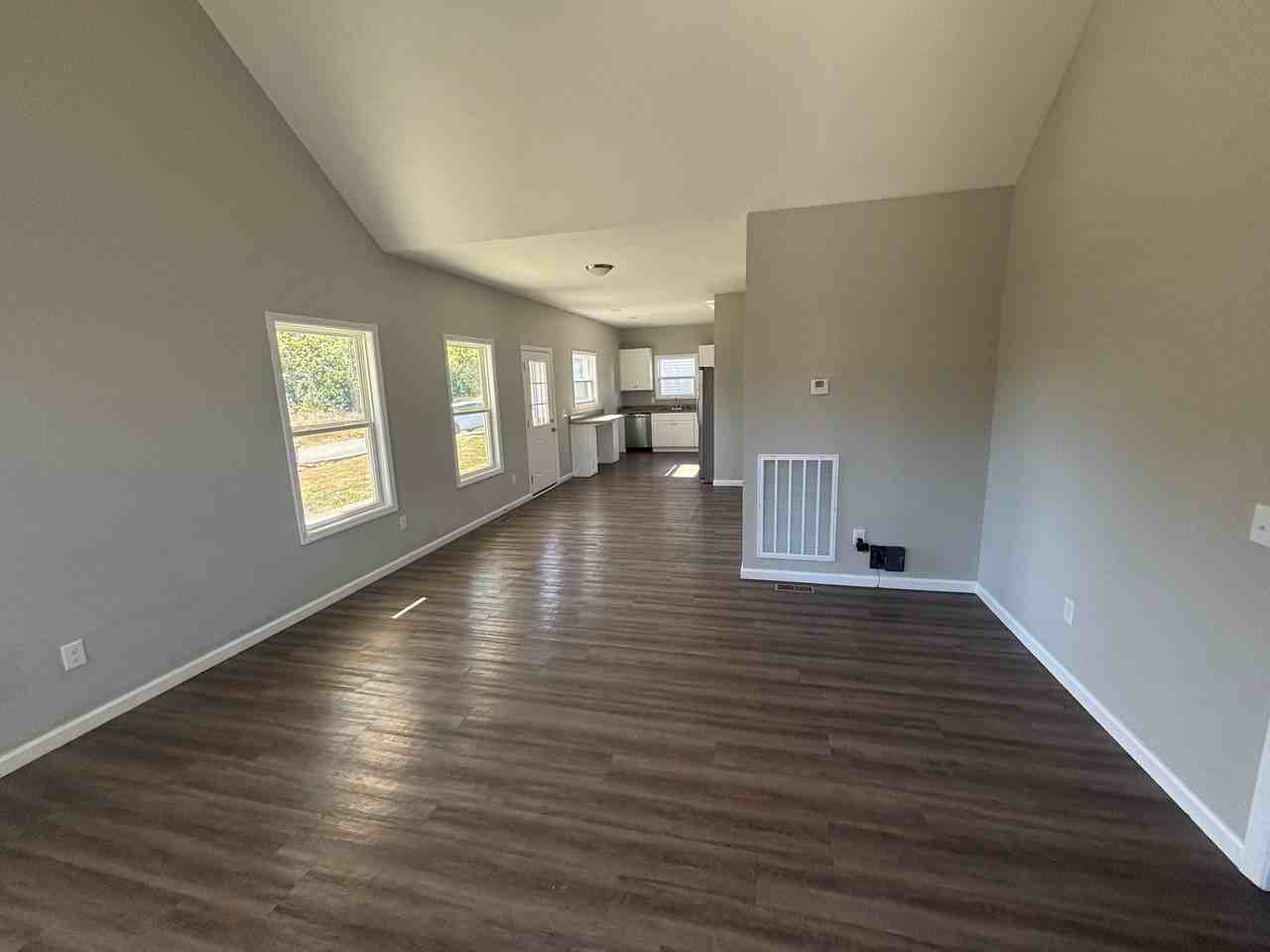 239 Cherokee Dr - Photo 3 of 9