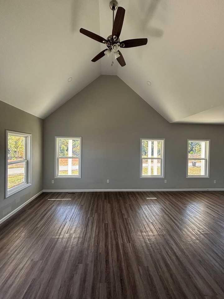 239 Cherokee Dr - Photo 4 of 9