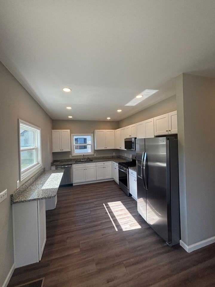 239 Cherokee Dr - Photo 5 of 9