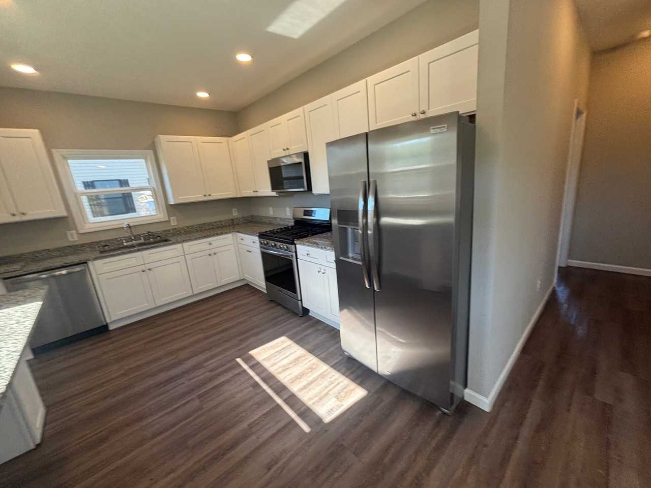 239 Cherokee Dr - Photo 6 of 9