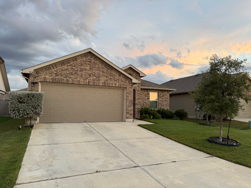 764 Armadillo Dr - Photo 3 of 15