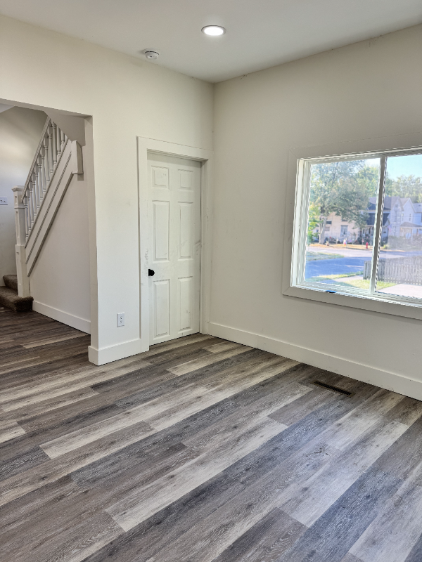 509 N Elm St - Photo 4 of 19