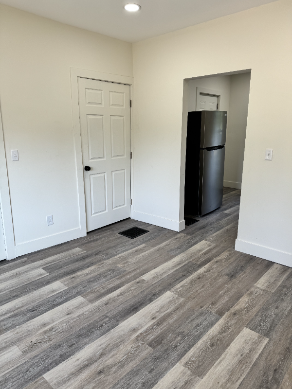 509 N Elm St - Photo 5 of 19