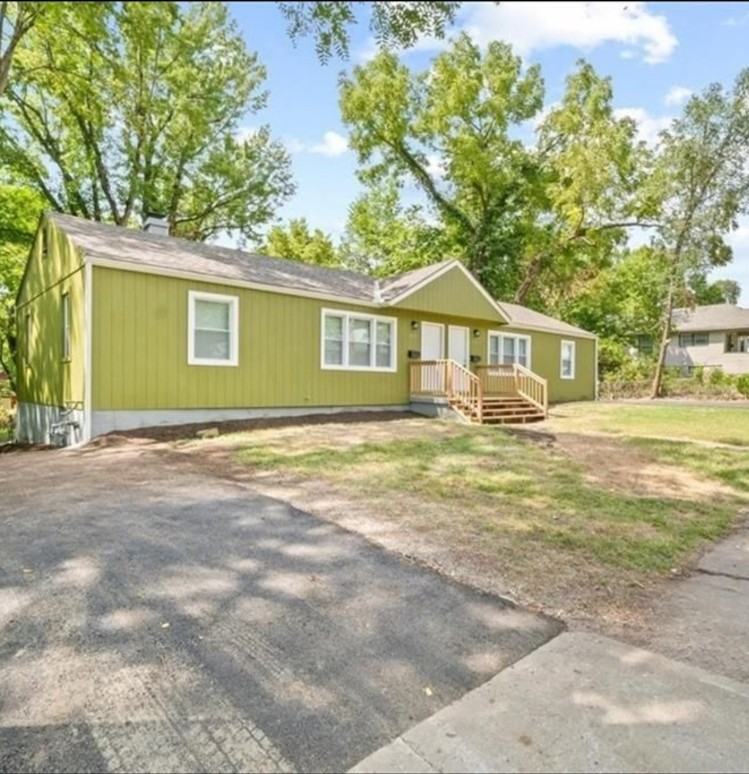 5754 Indiana Ave - Photo 2 of 12