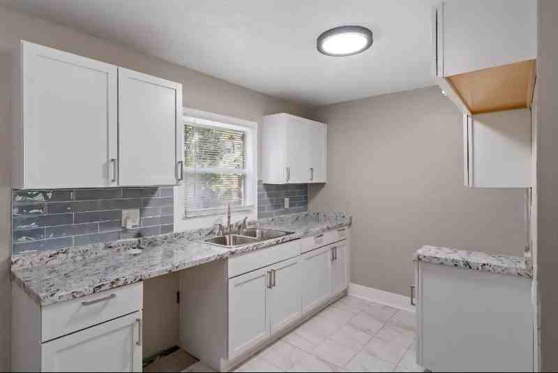 5754 Indiana Ave - Photo 5 of 12