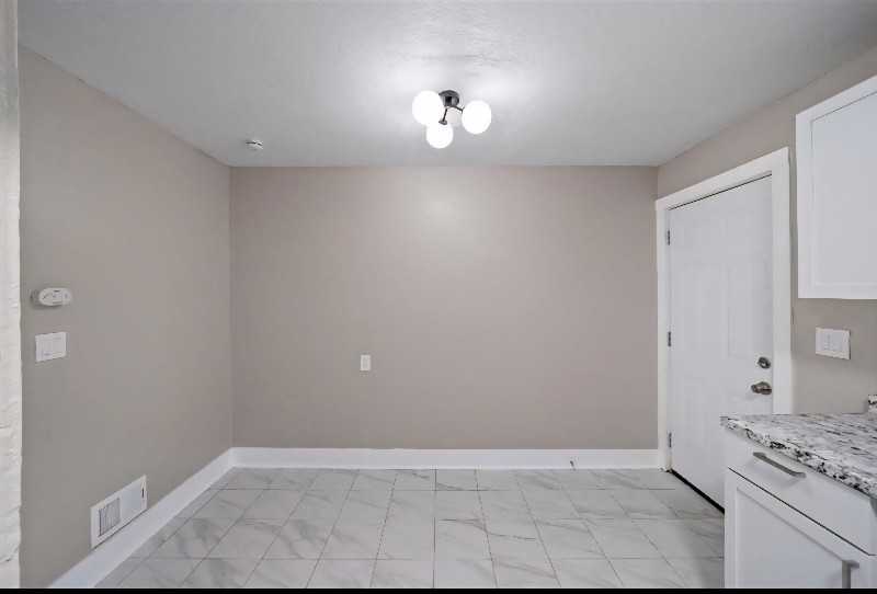 5754 Indiana Ave - Photo 6 of 12
