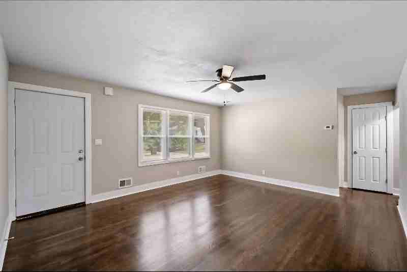 5754 Indiana Ave - Photo 7 of 12
