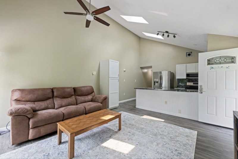 33 Plaza Village Rd #D - Photo 5 of 25