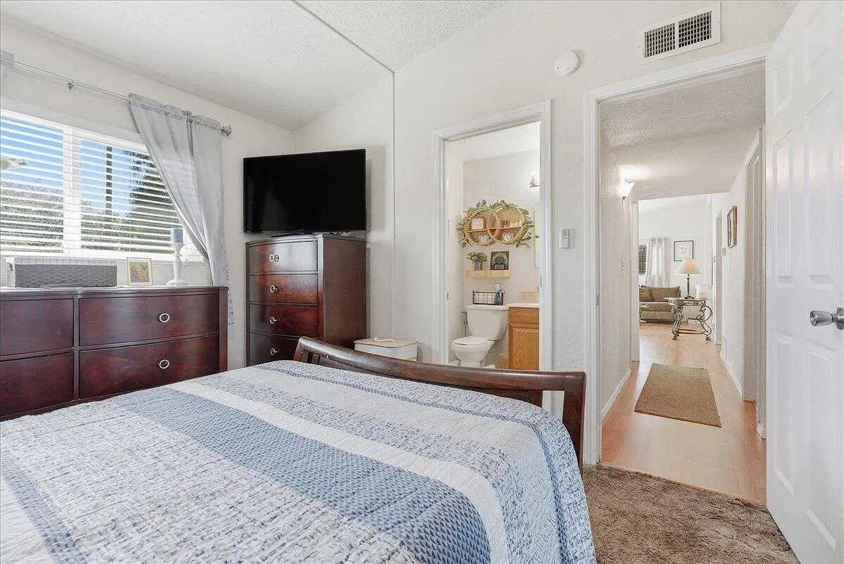1405 Arthur St - Photo 5 of 17