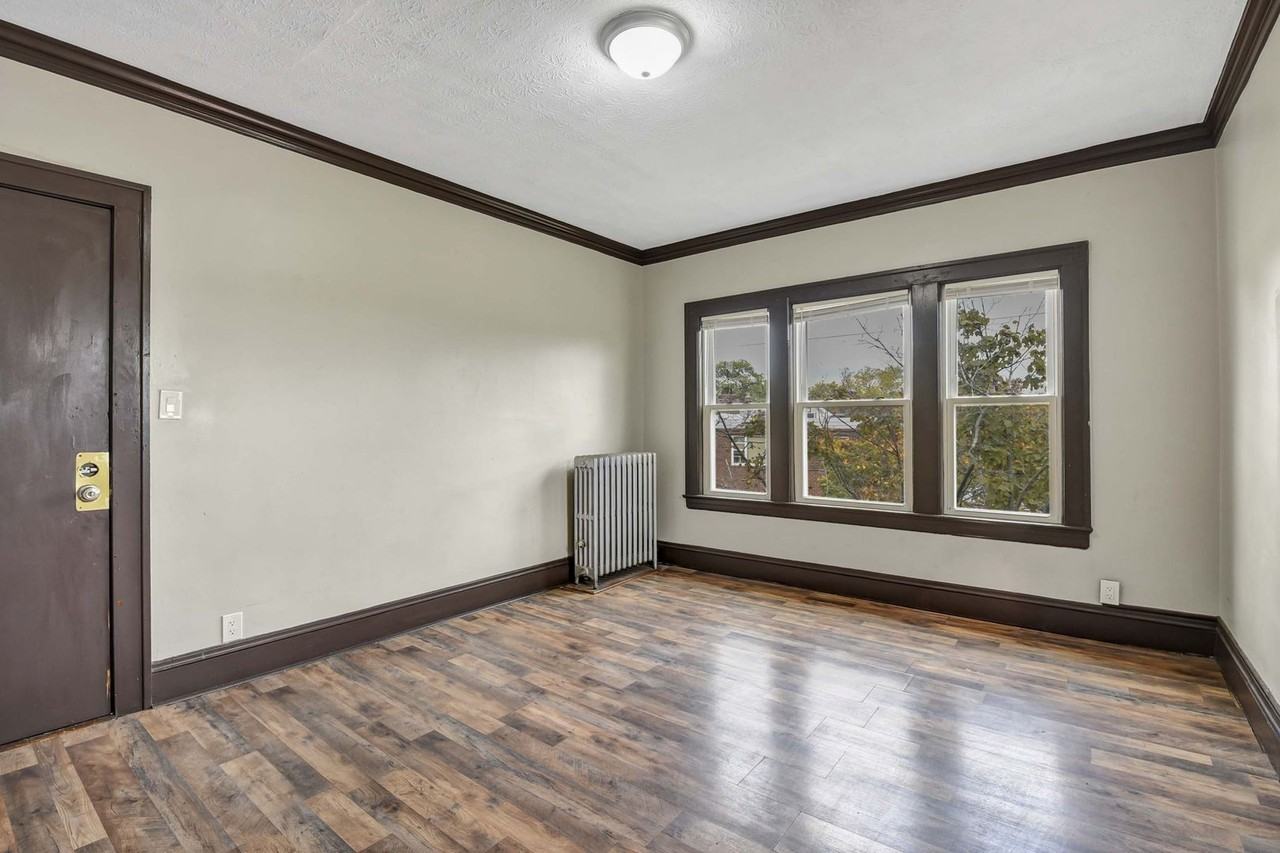 Dale Villa - Photo 3 of 10