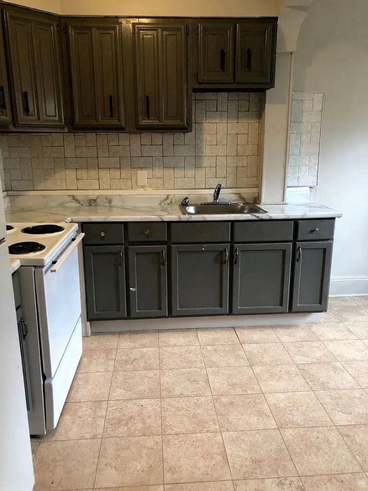 Dale Villa - Photo 6 of 10